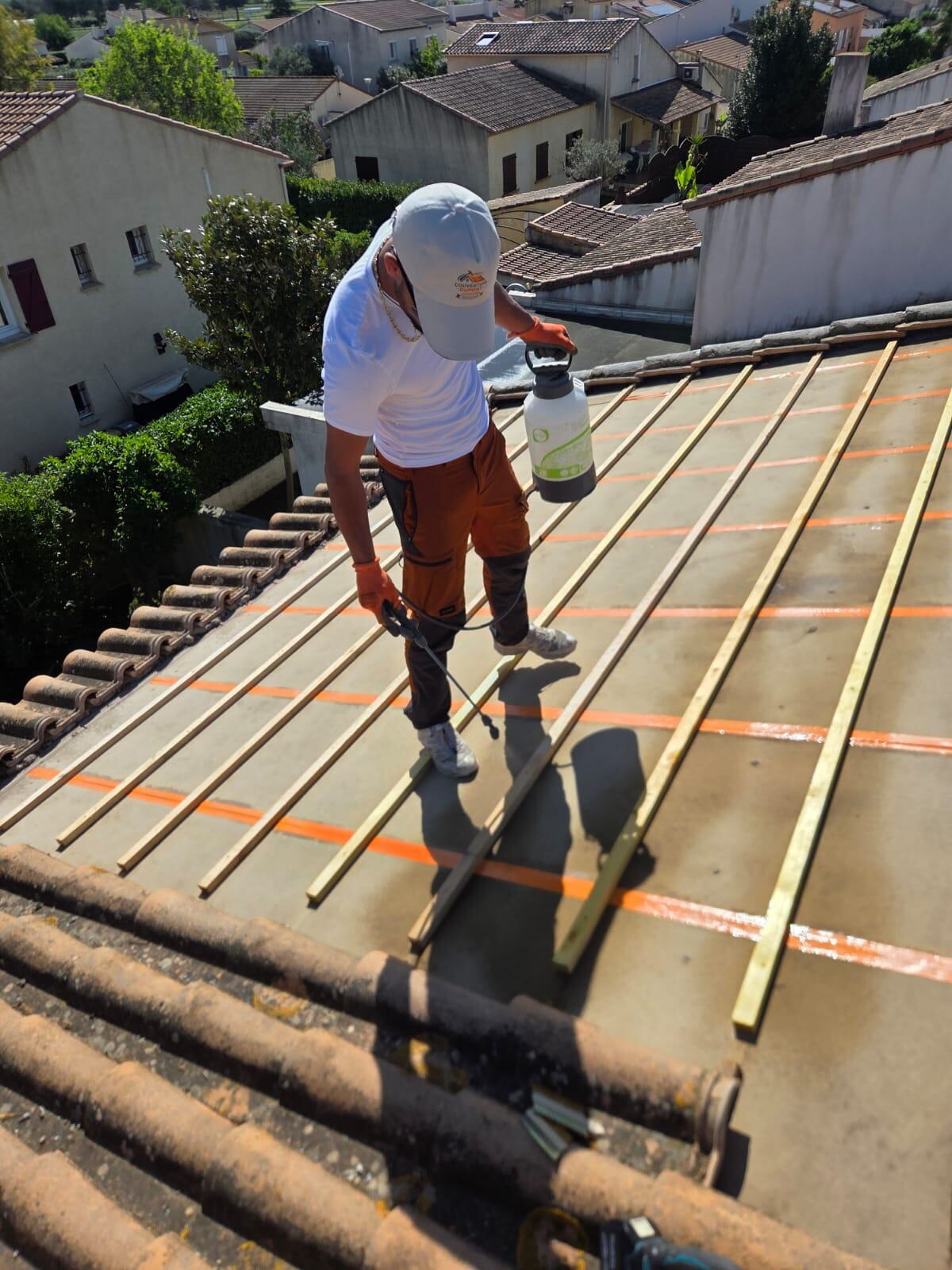 Application d'un traitement hydrofuge sur une toiture
